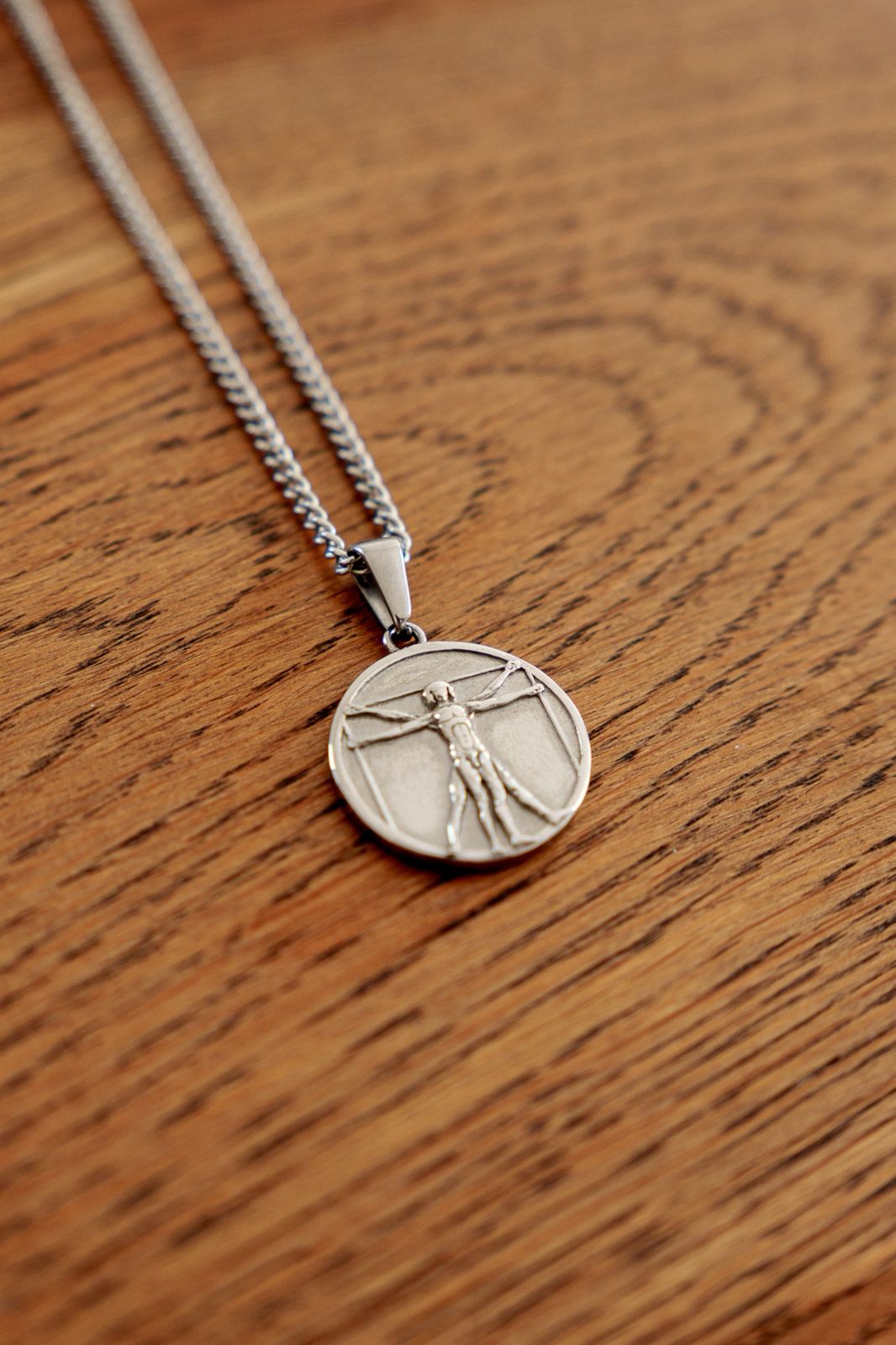 Vitruvio Pendant Necklace