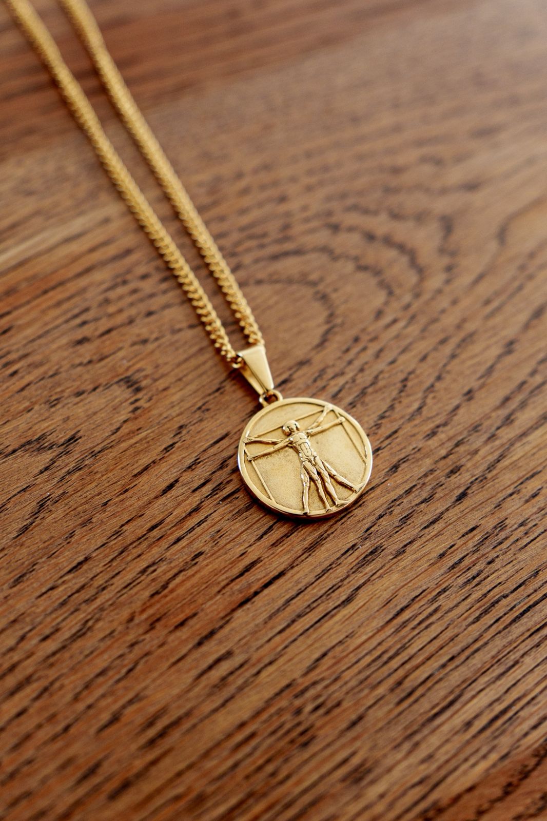 Vitruvio Pendant Necklace