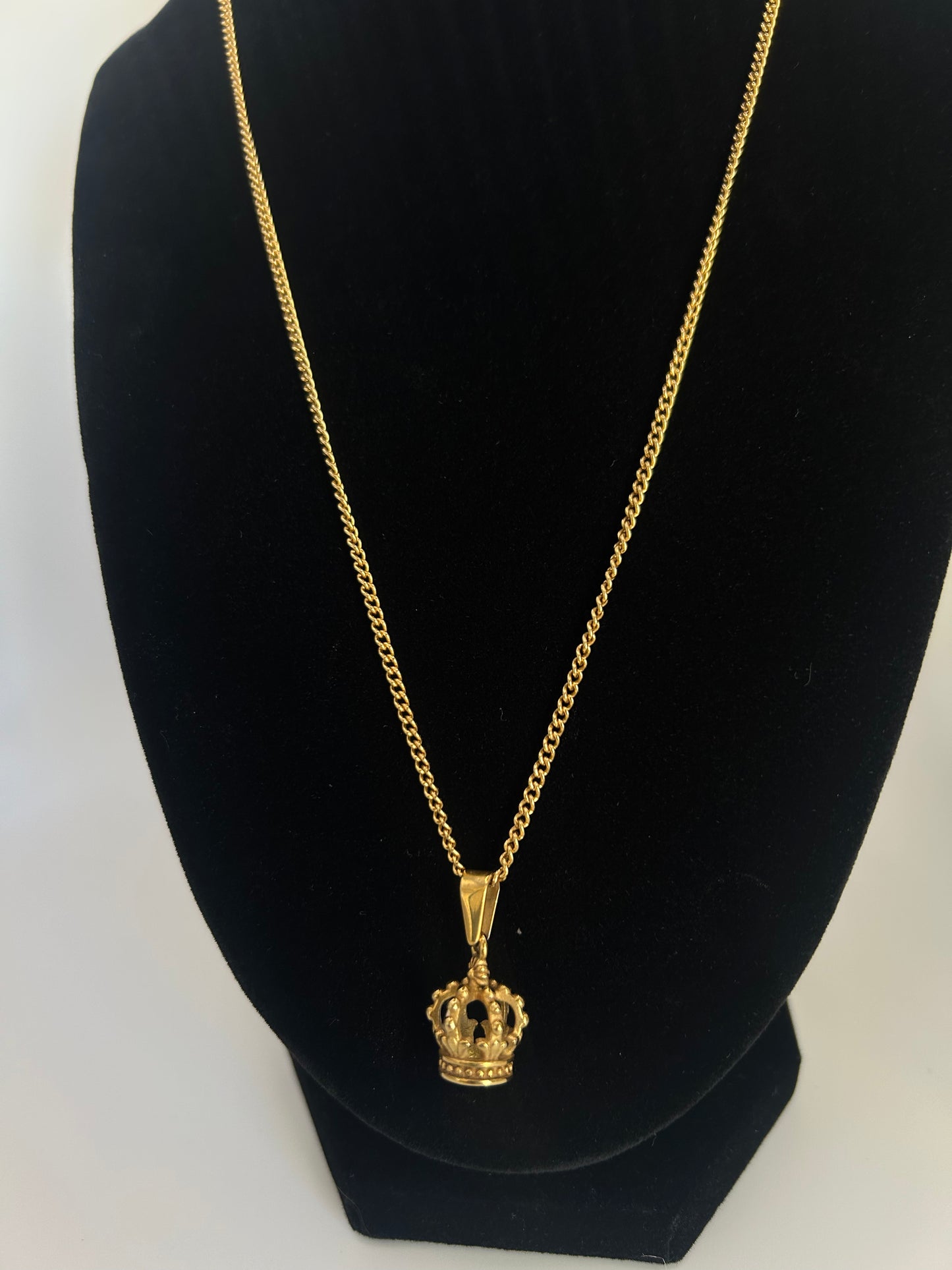 Corona Pendant Necklace